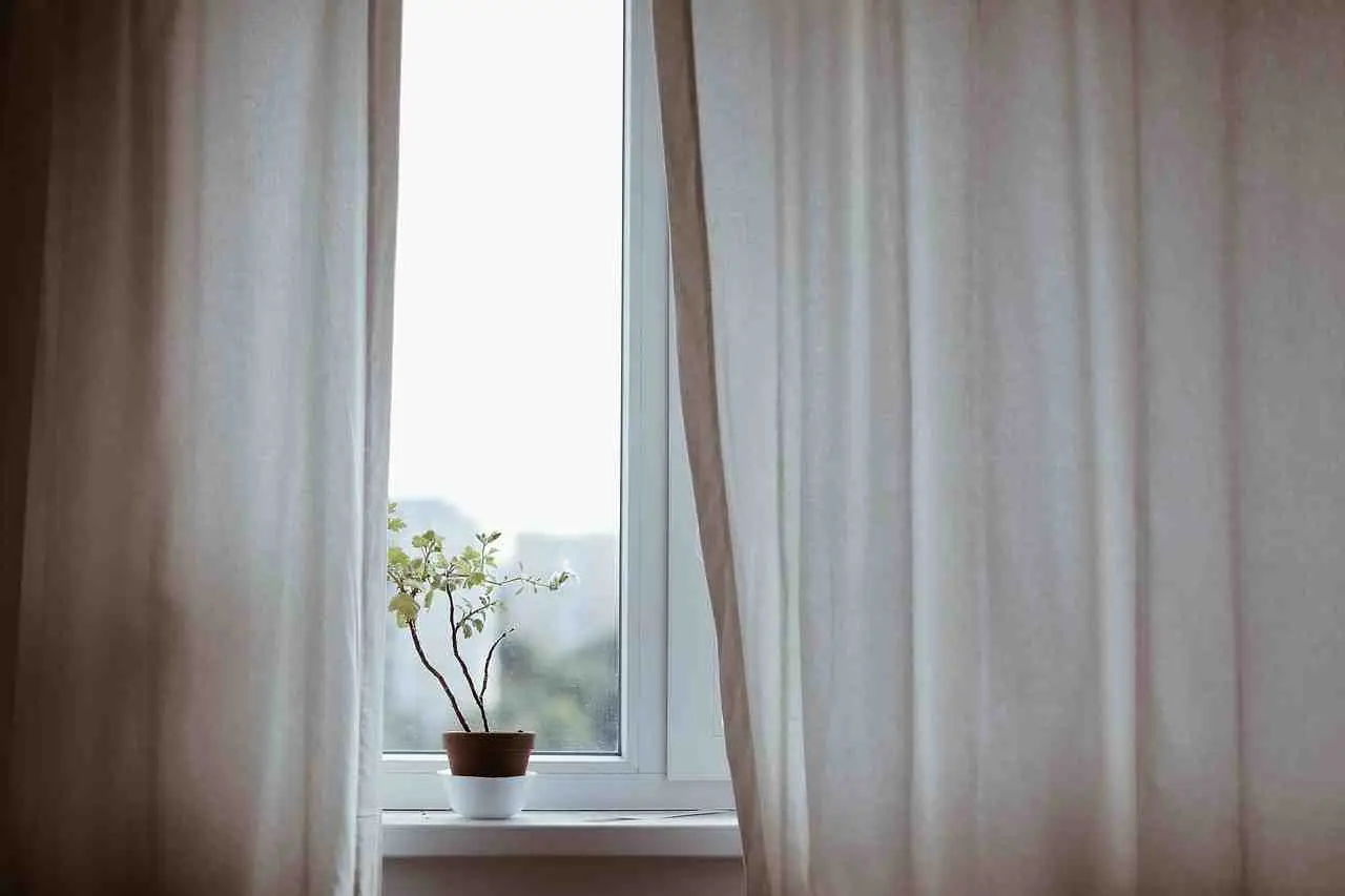 Come scegliere le tende giuste per migliorare la luce naturale in casa Come scegliere le tende giuste per migliorare la luce naturale in casa