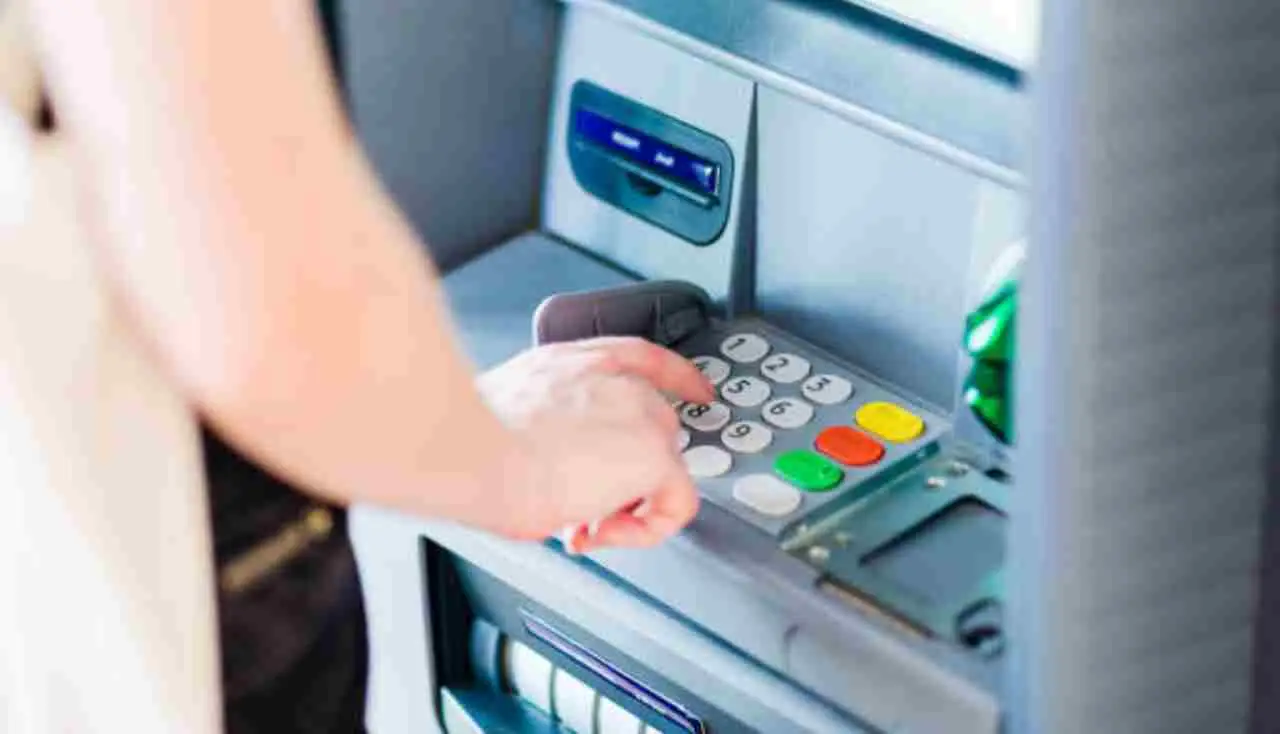 Conto in banca oltre 10.000 euro: scopri le conseguenze e le nuove regole Conto in banca oltre 10.000 euro: scopri le conseguenze e le nuove regole