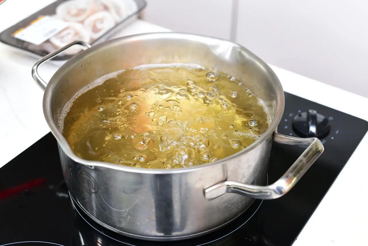 Non buttare l’acqua della pasta: ecco come usarla per l’orto estivo Non buttare l’acqua della pasta: ecco come usarla per l’orto estivo